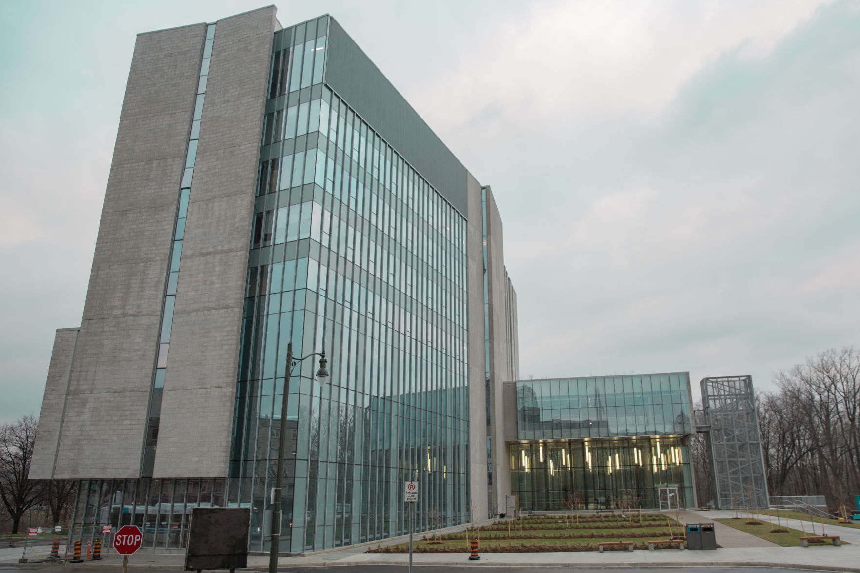 Western Interdisciplinary Research Building